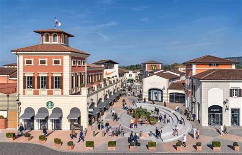 serravalle outlet website.